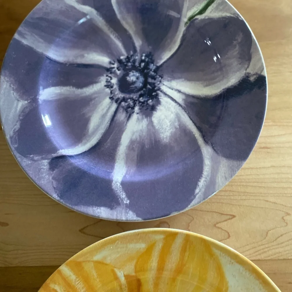 Pier1 Assiettes Watercolor Blooms Purple and Yellow Set Of 2 Ceramic 8”Plates
